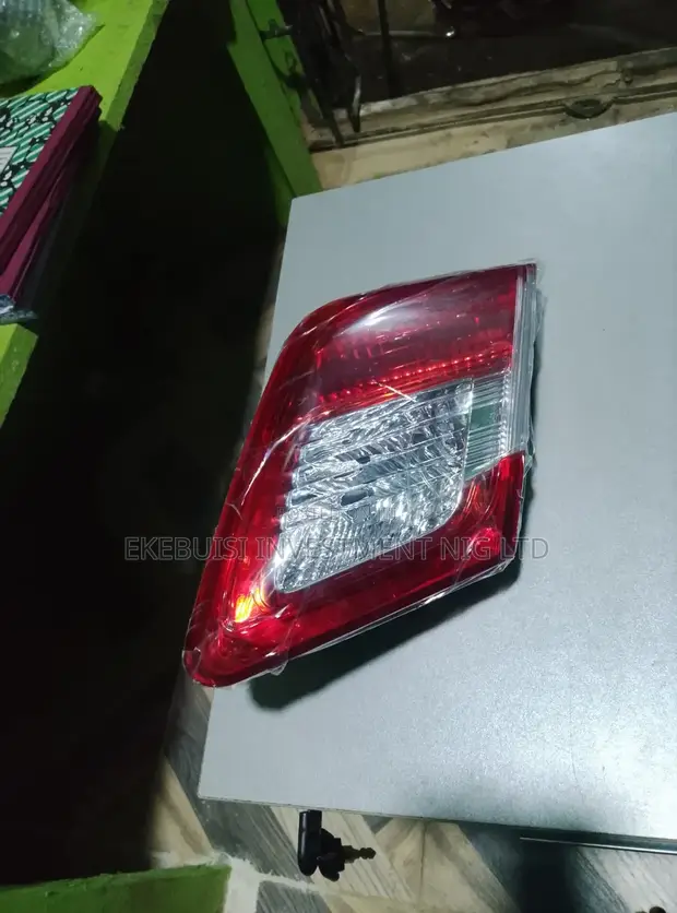Fitilar Boot na Toyota Camry 2010-2011 - 1