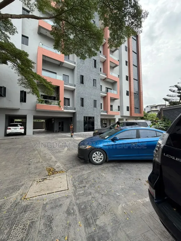 Gidan Waje mai Dakuna 3 da BQ don Hayarwa a Victoria Island, Lagos - 1