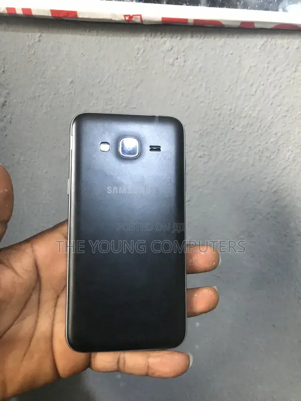 Samsung Galaxy J3 8GB Black (UK Used) - 1