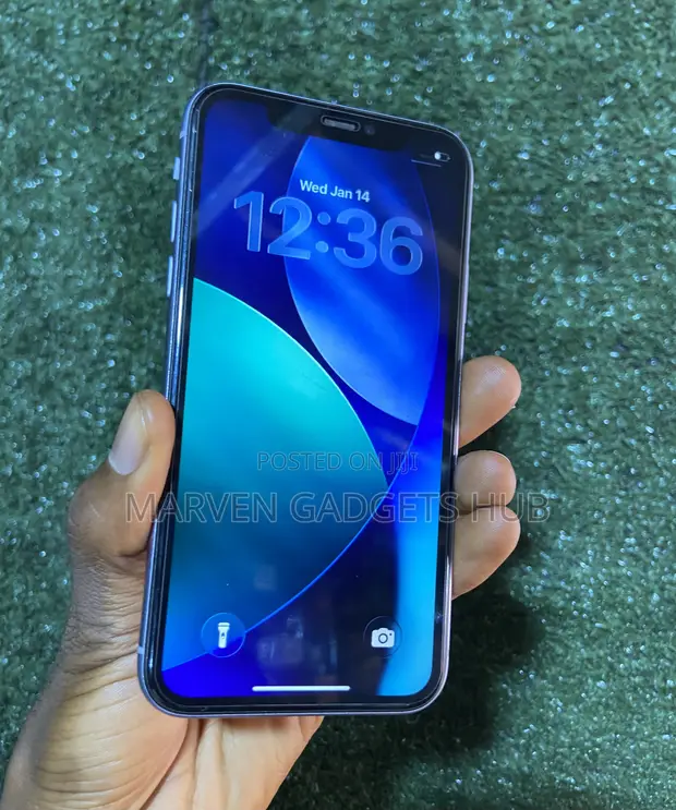 Apple iPhone 11 64GB Purple - 1