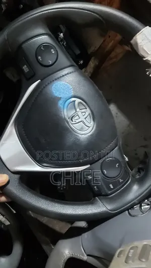 Madafin Jirgin Toyota RAV4 (2013-2015)