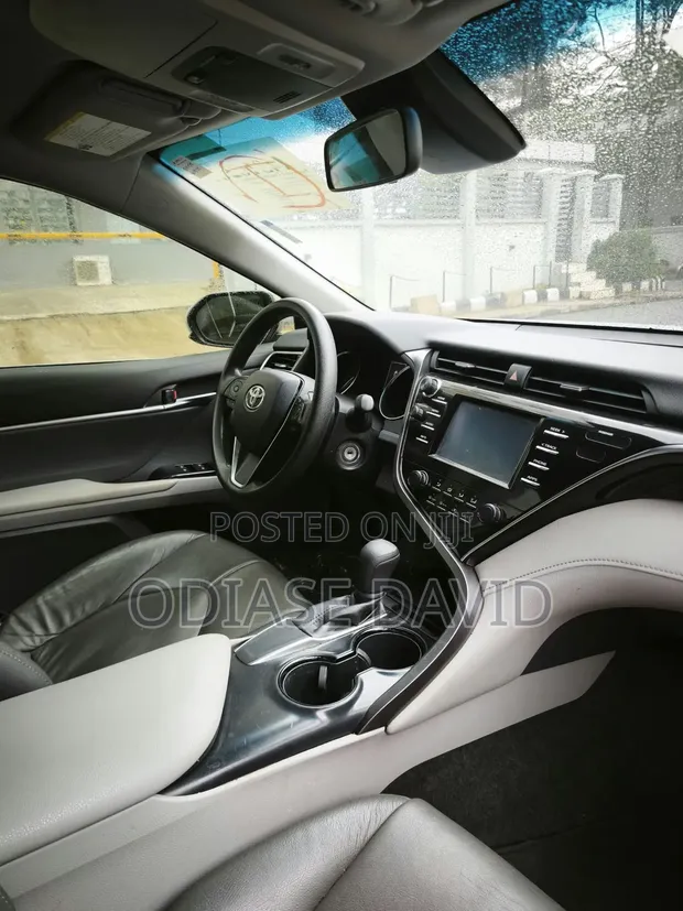 2018 Toyota Camry LE FWD Silver - 1