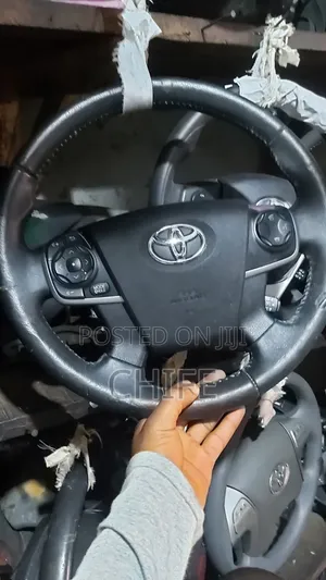 Madafin Jirgin Toyota Camry 2012-2013