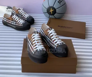 Takalmi masu tsada na Burberry