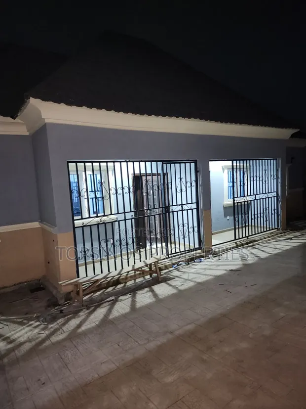 1 Bedroom Bungalow for Rent in Citizens Avenue, Dawaki - 1