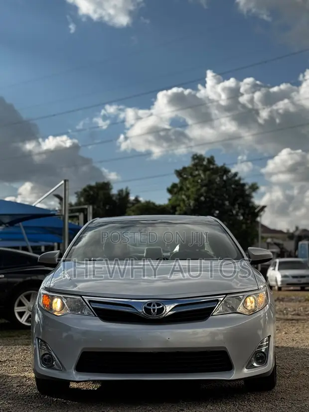 2012 Toyota Camry XLE Sedan - Silver - 1