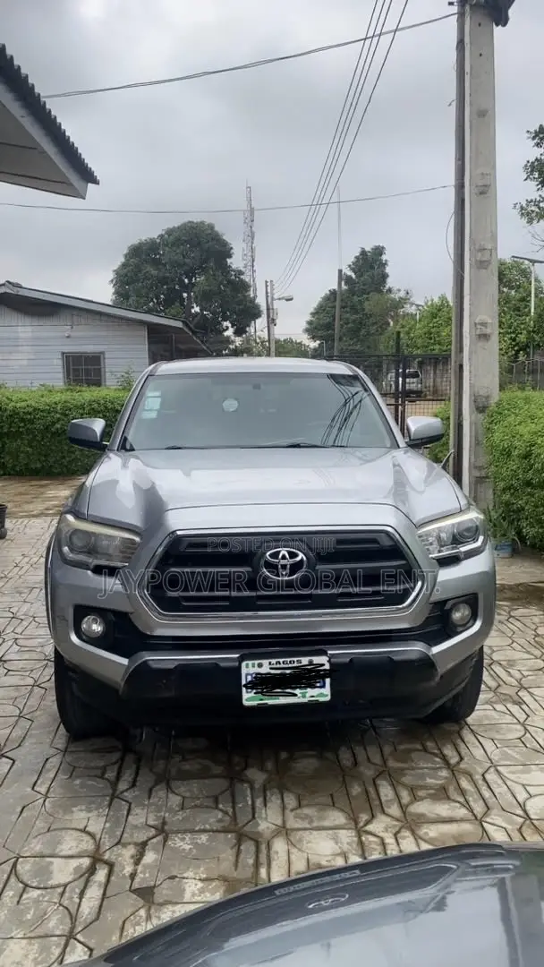 2016 Toyota Tacoma 4dr Double Cab Pickup - Gray - 1