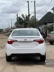Toyota Corolla 2017 White - 3