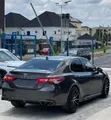 2019 Toyota Camry SE (2.5L 4cyl 8A) Gray - 3