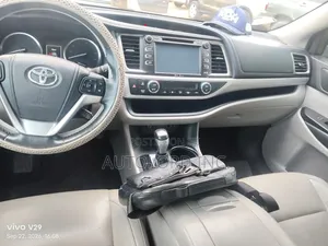 Toyota Highlander XLE SUV 2015