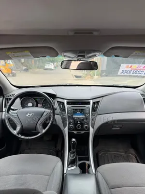 Hyundai Elantra 2012 Fari