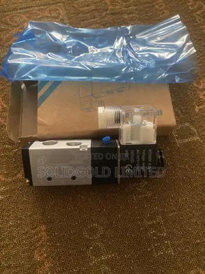 New 4V210-08 Pneumatic Solenoid Valve AC 220V