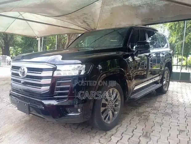 2022 Toyota Land Cruiser Black - 1