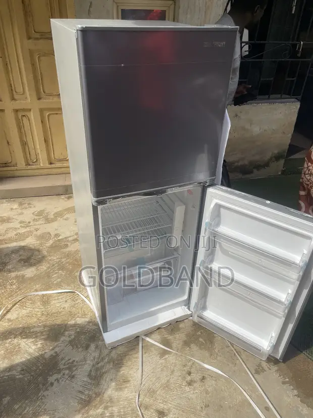 Skyrun 195L Fridge - Spacious Storage - 1