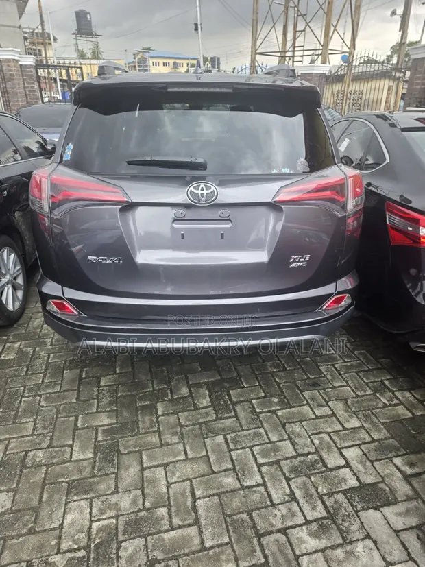 Toyota RAV4 2016 Gray - 1