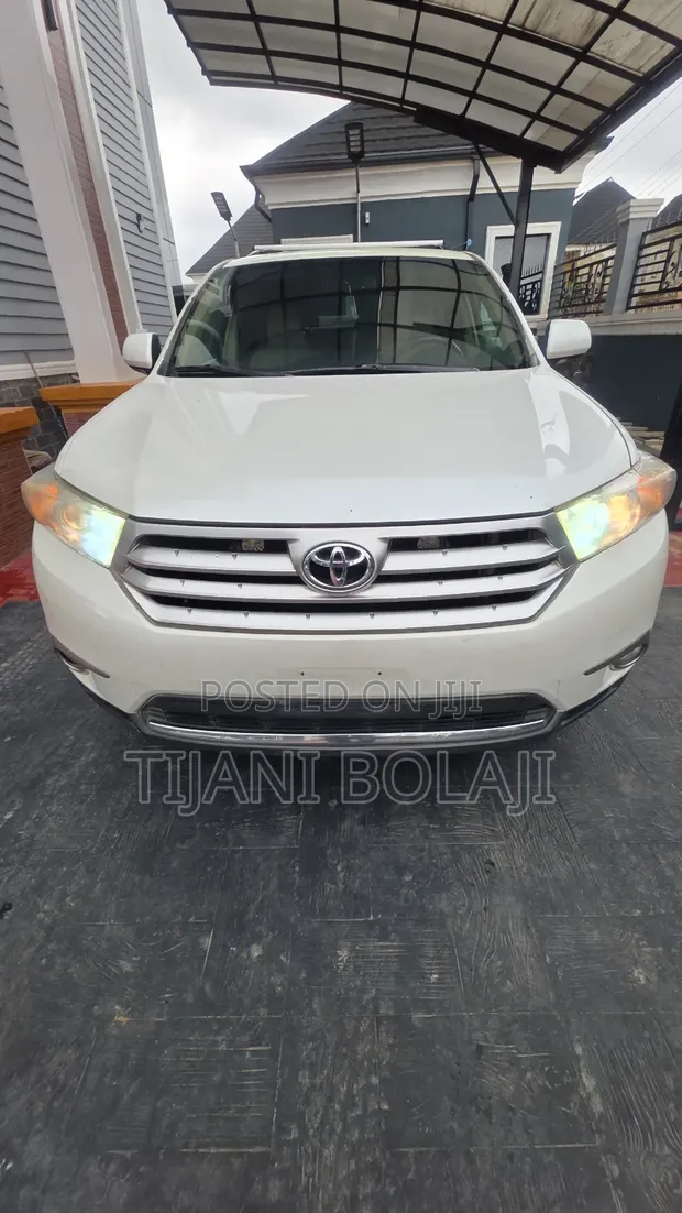 Toyota Highlander 2013 White - 1
