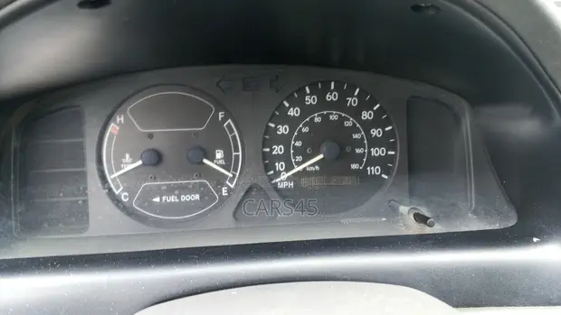 Toyota Corolla 1.9 D Hatchback 2000 Silver - 1