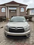 2015 Toyota Highlander XLE AWD SUV - Gold - 2