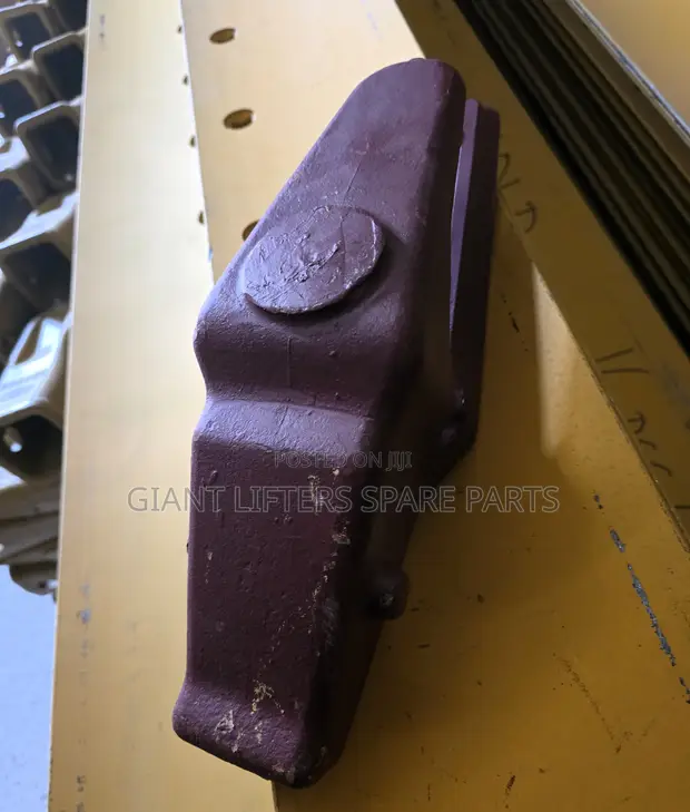 Heavy-Duty Weld-On Center Bucket Adapter (A100 System) - 1