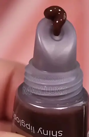 Essence Choco Bomb Shiny Lipgloss - 01 Chocoholic