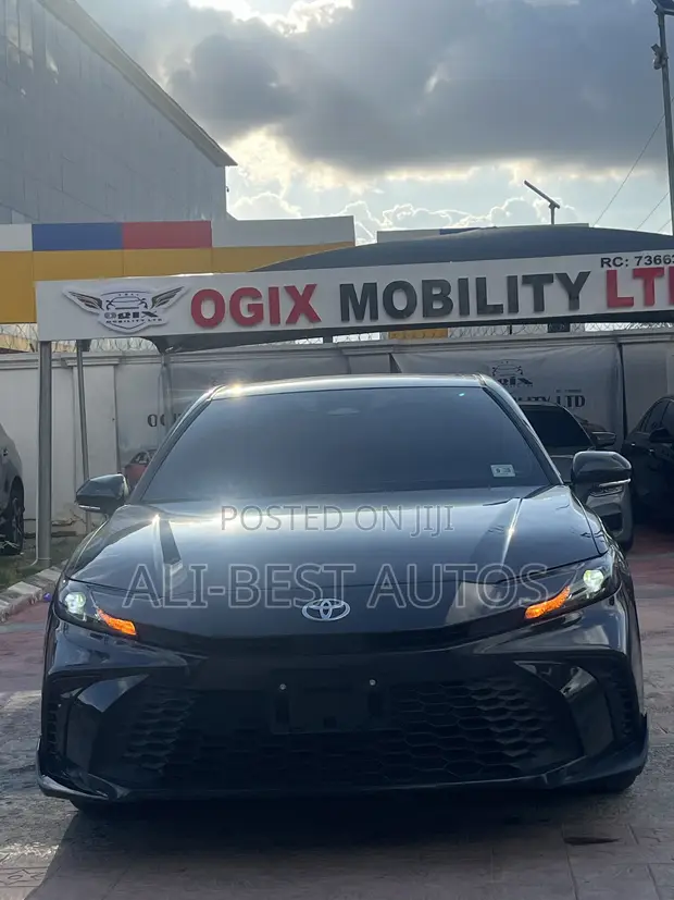 Toyota Camry SE AWD 2024 - 1