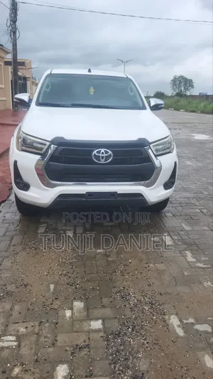 2020 Toyota Hilux White