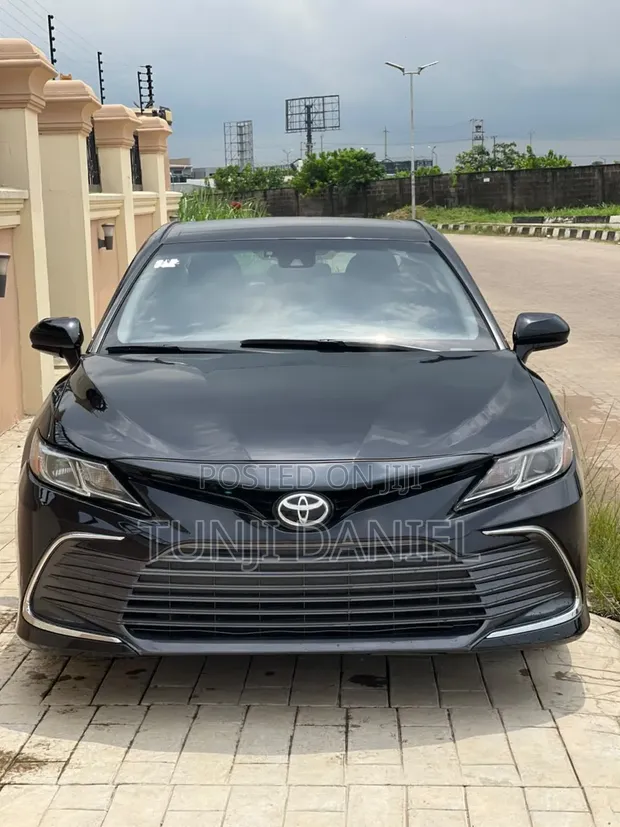 2022 Toyota Camry LE Black - 1