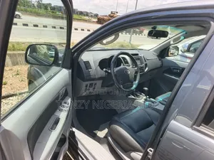 Toyota Hilux 2010 Grey