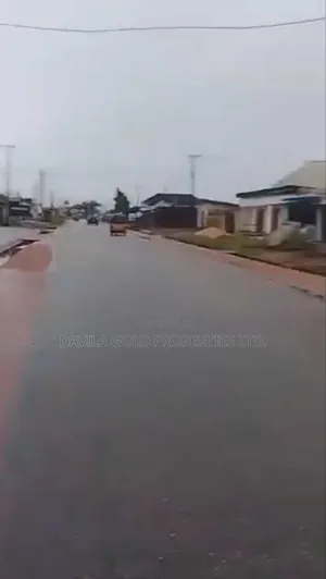 Filin Kasuwanci Don Siyarwa A Kan Titin Amagba Mai Shimfiɗa
