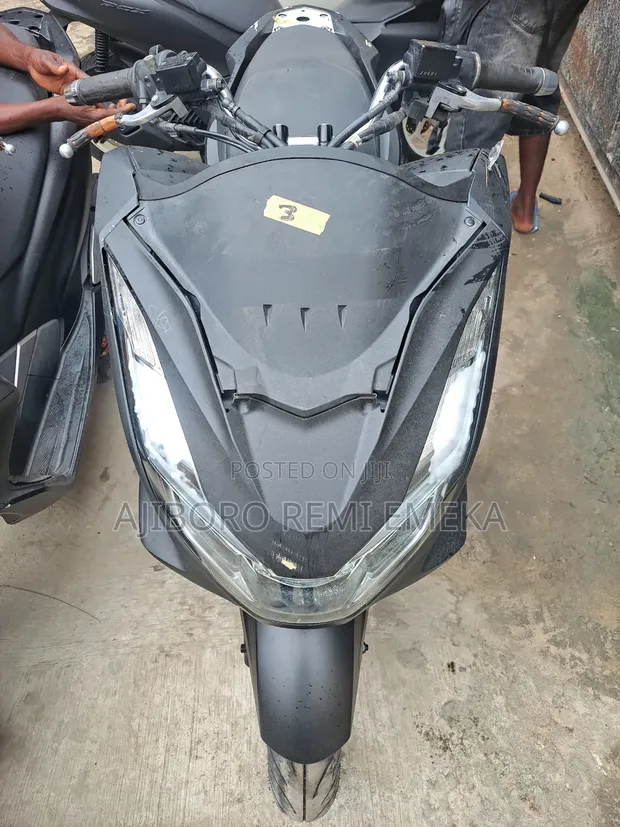 Honda 2022 Black Scooter - 1