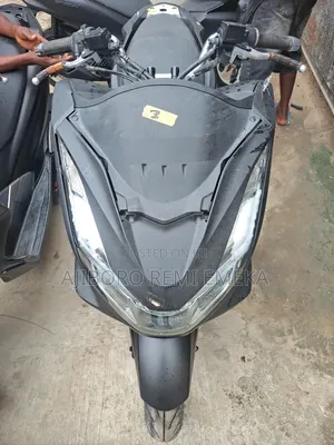 Honda 2022 Black Scooter