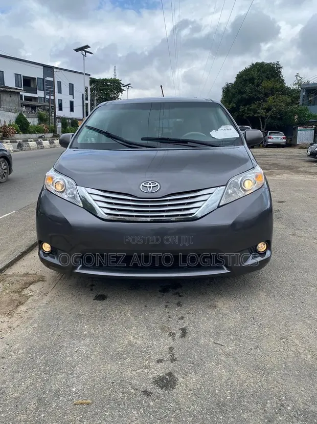 2013 Toyota Sienna XLE AWD 7-Passenger Gray - 1