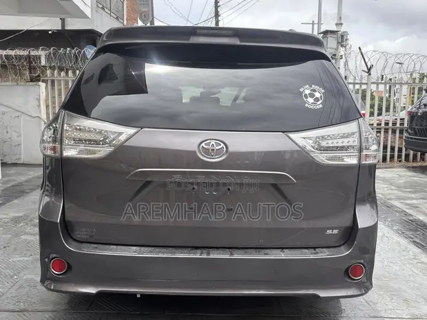 2013 Toyota Sienna SE FWD Minivan Mai Zama 8 - 1