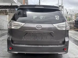 2013 Toyota Sienna SE FWD Minivan Mai Zama 8