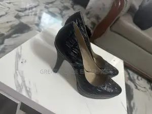 Black Textured Pointed-Toe Court Heels - Size 36.5