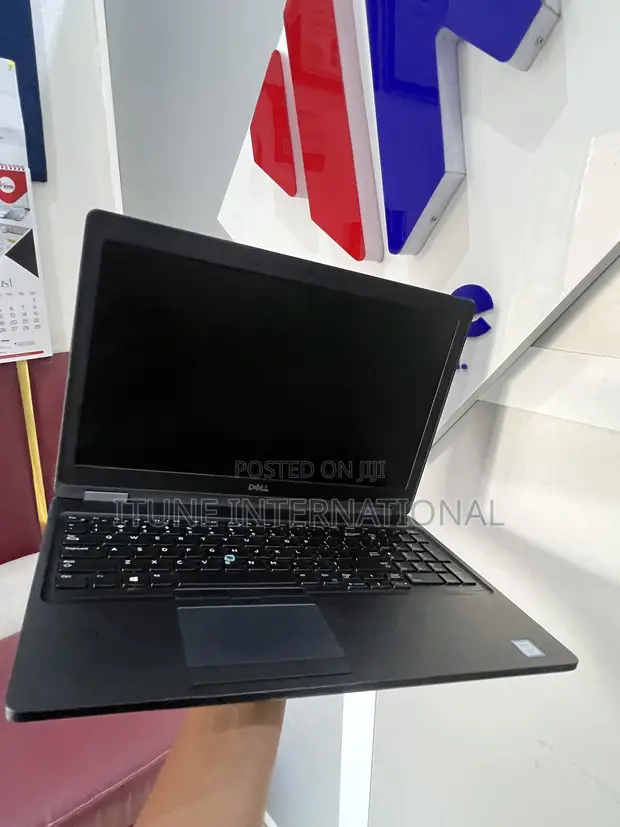Dell Latitude 5590 Laptop - Intel Core i5, 8GB RAM, 256GB SSD - 1
