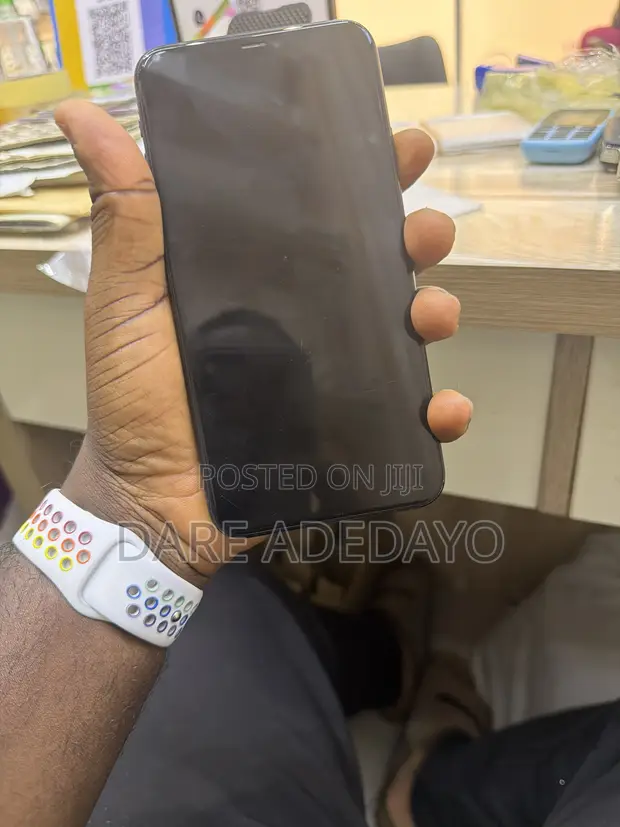 Apple iPhone 11 Pro Max 256GB Black - 1