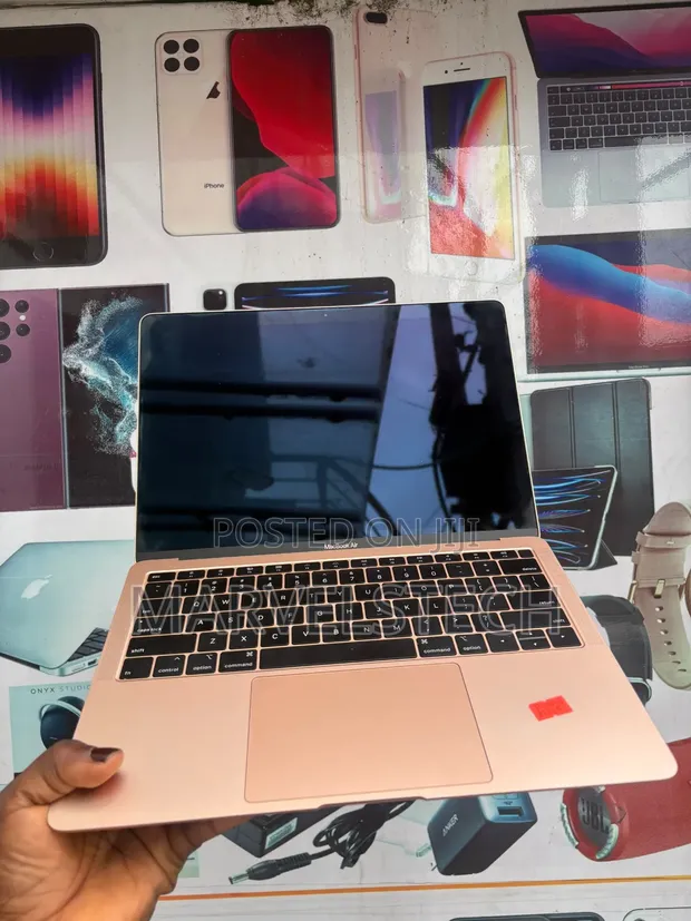 Apple MacBook Air 2018 8GB RAM, 256GB SSD - 1