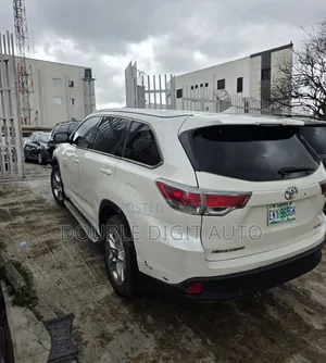 Toyota Highlander LE 3.5L SUV 2015