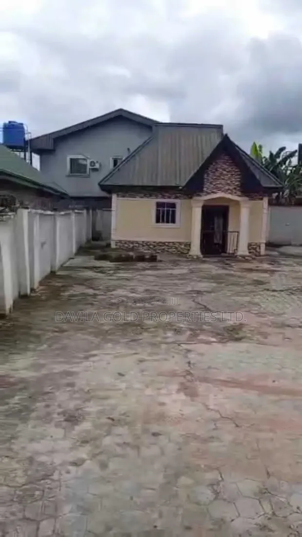 Bungalow mai dakuna 5 don siyarwa a Benin City - 1