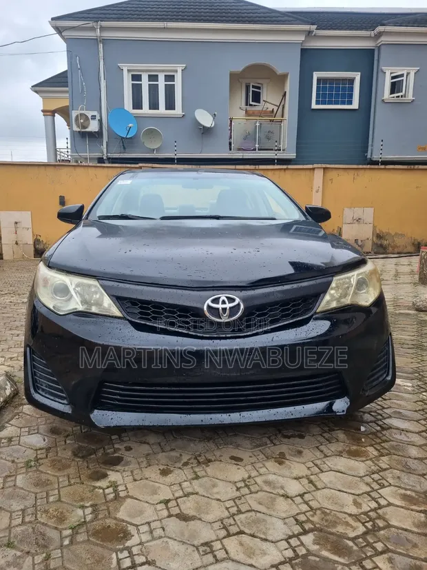 Toyota Camry LE 2012 Black - 1