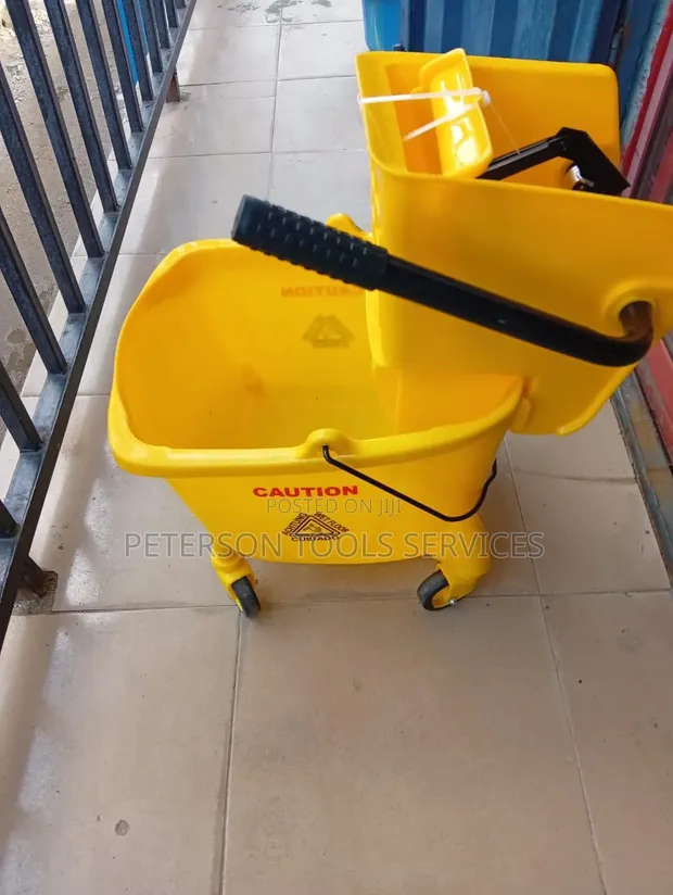 Industrial Mop Bucket 20L with Wringer - 1