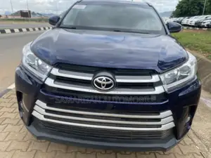Toyota Highlander LE V6 4x2 SUV na 2016