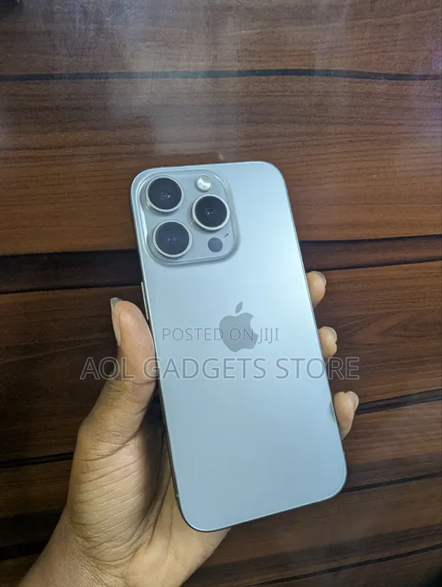 Apple iPhone 15 Pro 128GB Graphite - 1