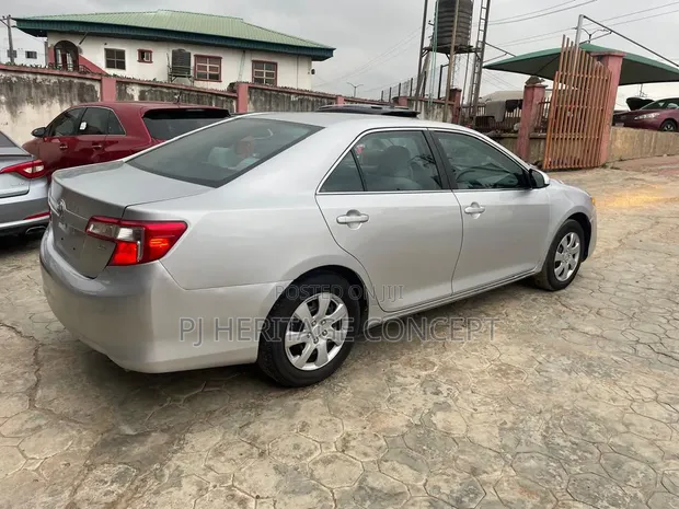Toyota Camry 2014 Silver - 1