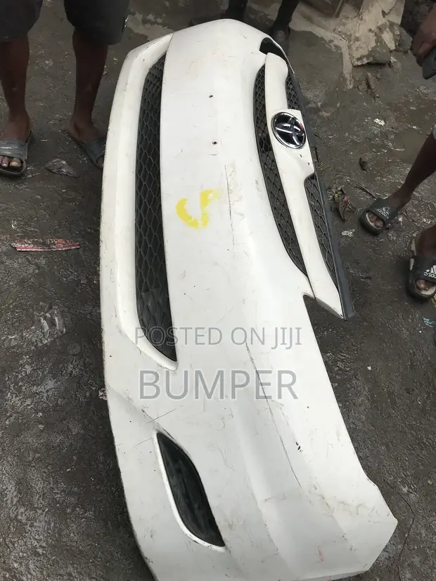 Front Bumper Toyota Sienna 2006 (Used) - 1