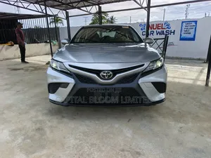 2018 Toyota Camry SE 2.5L Silver