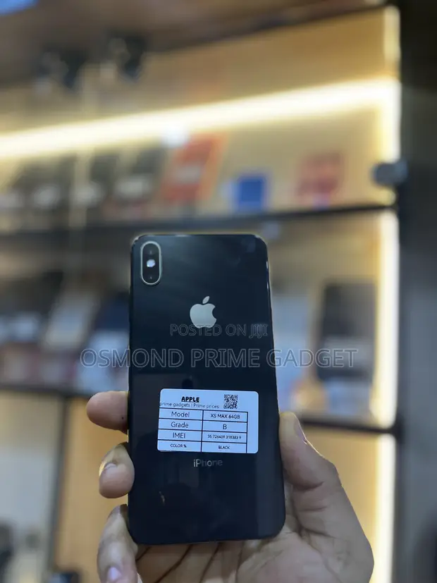 Apple iPhone XS Max 64GB Black - 1
