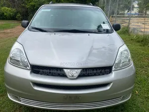 Toyota Sienna 2006 Silver - Distress Foreign Used