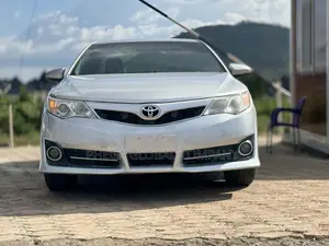 Toyota Camry SE 2.5L 2013 La Fiye Da Azurfa